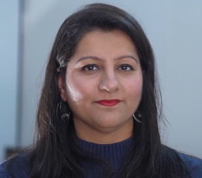 Avinash Garg teaching the Digital Freedom Masterclass live